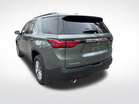 Used 2023 Chevrolet Traverse LT image 3