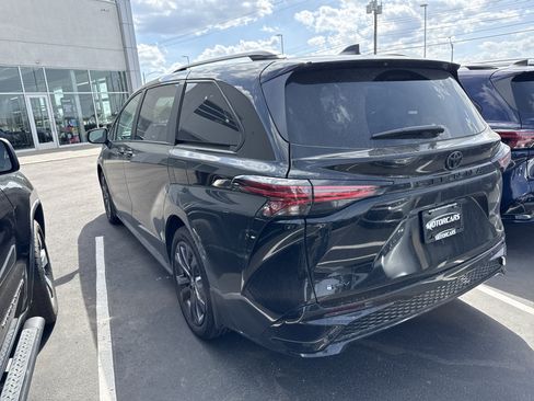 Used 2026 Toyota Sienna XSE FWD image 3