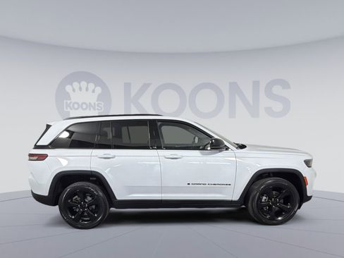 Used 2023 Jeep Grand Cherokee Altitude image 8