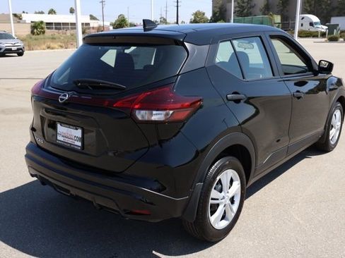 New 2025 Nissan Kicks Play S image 4