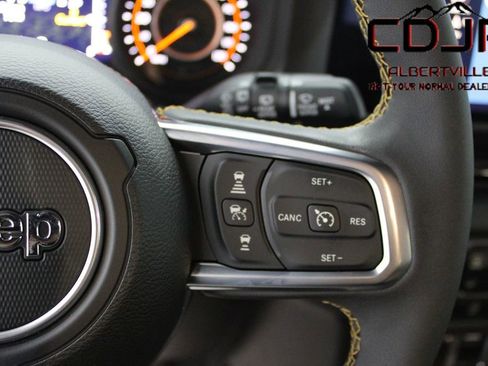 Used 2024 Jeep Wrangler Unlimited Sahara w/ Technology Group AWD/4WD image 36