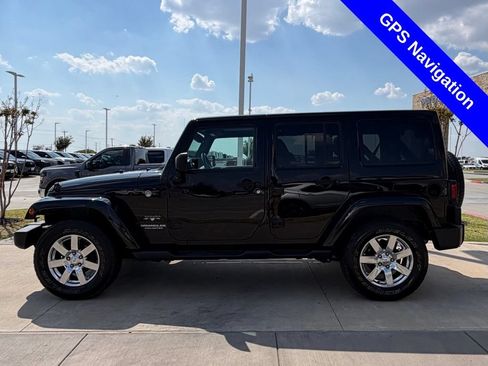 Used 2016 Jeep Wrangler Unlimited Sahara w/ Connectivity Group AWD/4WD image 9