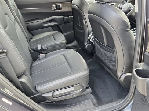 Used 2022 Kia Sorento EX w/ Panoramic Sunroof Package FWD image 15