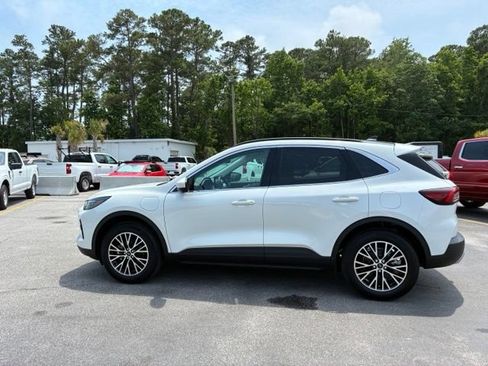 Used 2025 Ford Escape SE w/ PHEV Premium Package FWD image 6