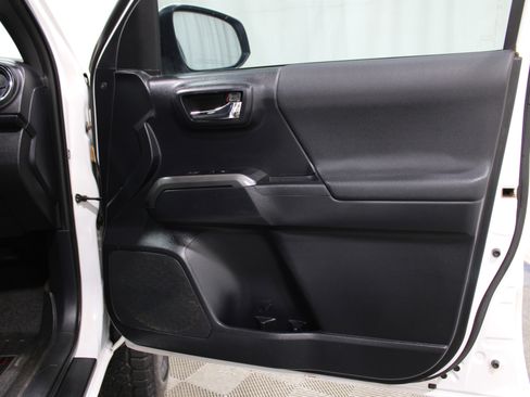 Used 2019 Toyota Tacoma TRD Off-Road image 27
