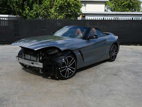 Used 2024 BMW Z4 sDrive30i w/ Premium Package RWD image 2