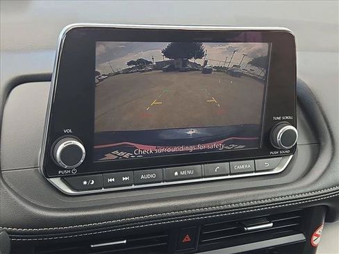 Used 2024 Nissan Rogue SV FWD image 12