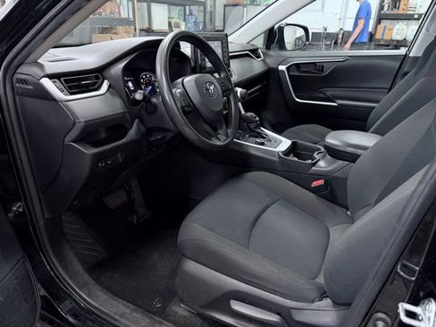 Used 2021 Toyota RAV4 LE AWD/4WD image 17