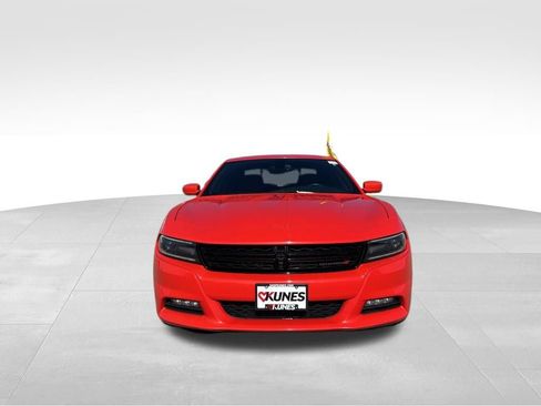 Used 2017 Dodge Charger SXT w/ Driver Confidence Group RWD image 2