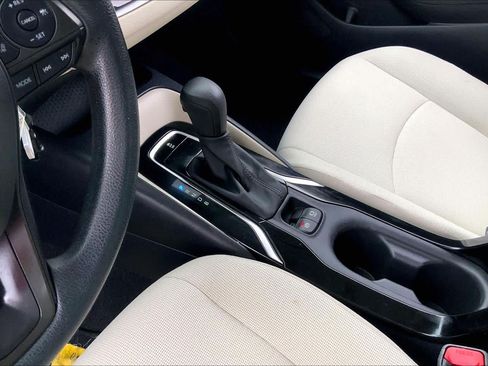 Used 2022 Toyota Corolla LE FWD image 16