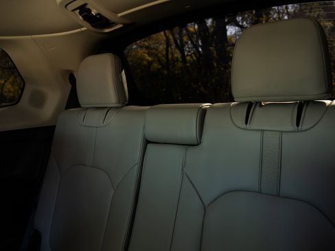 Certified 2024 Honda Pilot Touring image 19