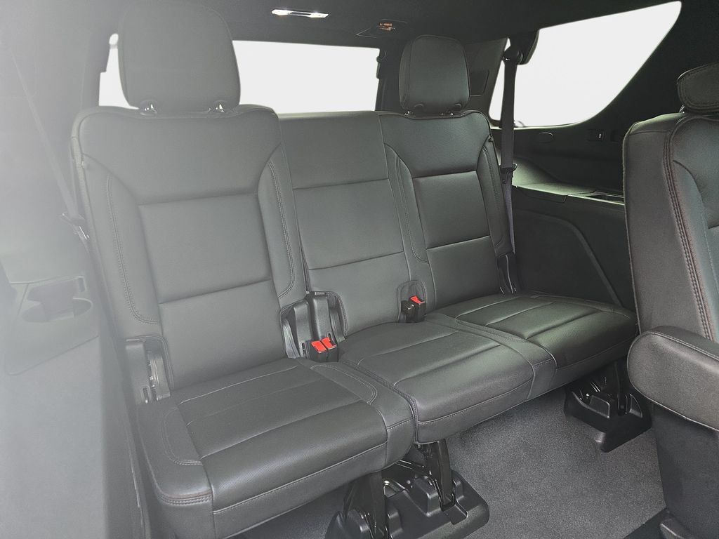 Used 2024 Chevrolet Tahoe High Country AWD/4WD image 16