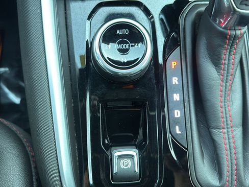 Used 2024 Chevrolet Colorado Z71 w/ Z71 Convenience Package 2 image 37