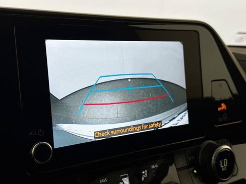 Used 2025 Toyota Highlander XLE AWD/4WD image 26