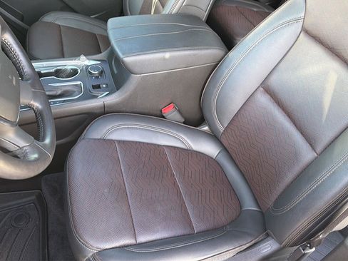 Used 2022 Chevrolet Traverse High Country FWD image 29