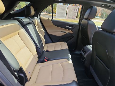 Used 2023 Chevrolet Equinox Premier image 17