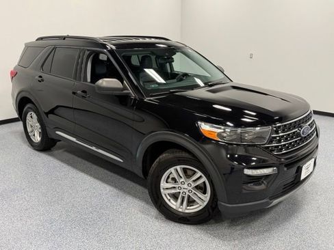 Certified 2021 Ford Explorer XLT w/ Equipment Group 202A AWD/4WD image 40