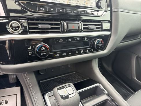 Used 2024 Nissan Pathfinder Platinum image 24