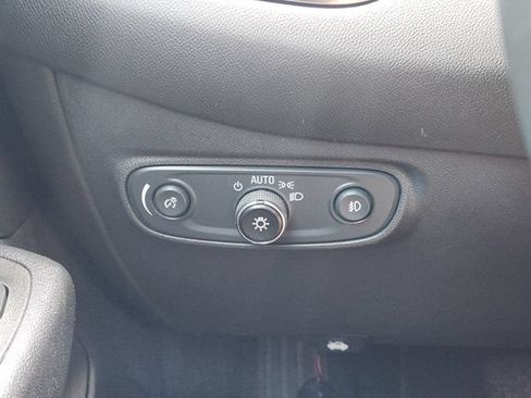 Used 2021 Chevrolet Equinox Premier FWD image 23