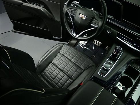 Used 2023 Cadillac Escalade ESV V image 9