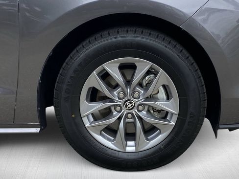 Certified 2023 Toyota Sienna XLE FWD image 15