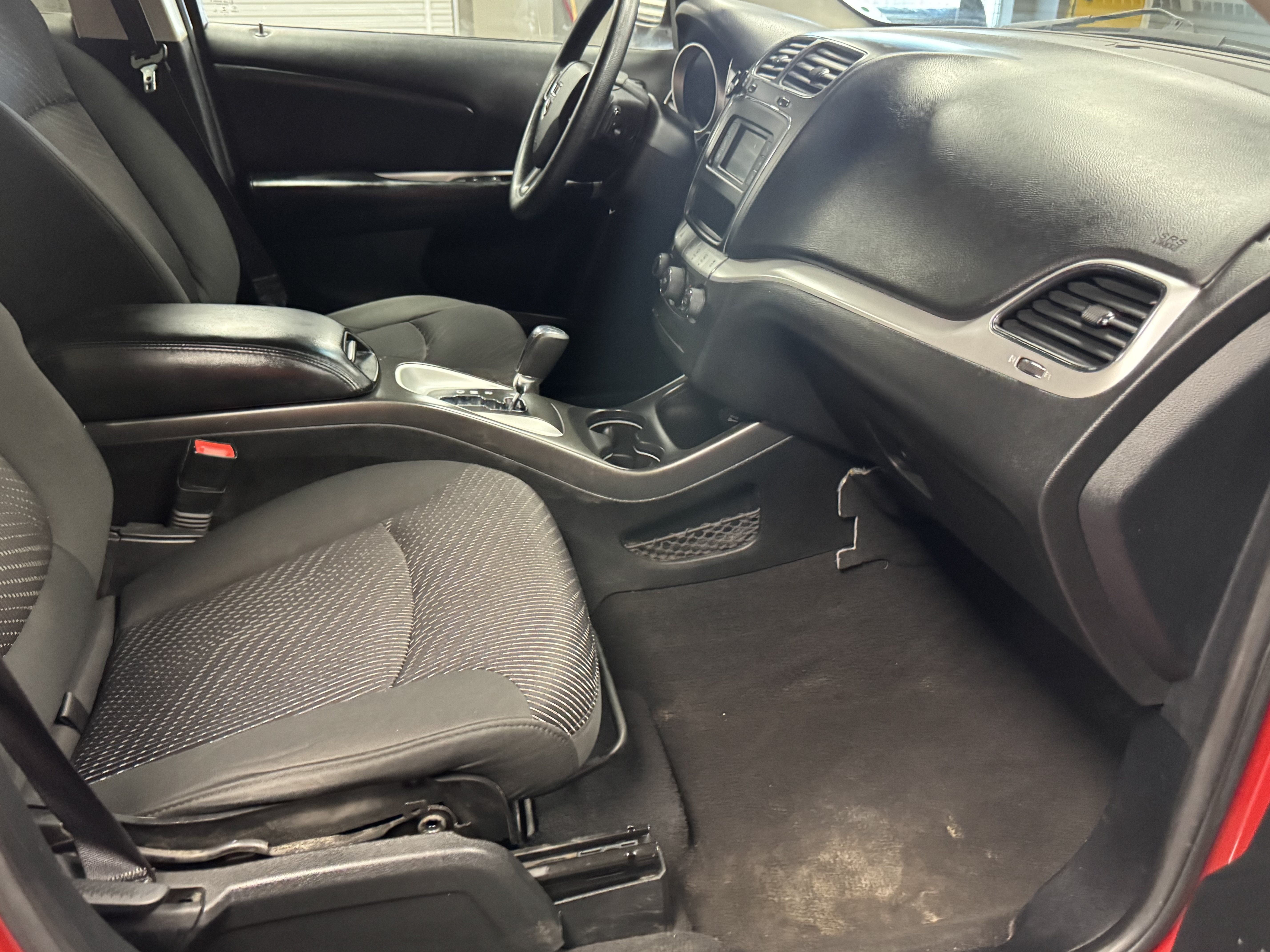 Used 2015 Dodge Journey SXT w/ Flexible Seating Group FWD image 9