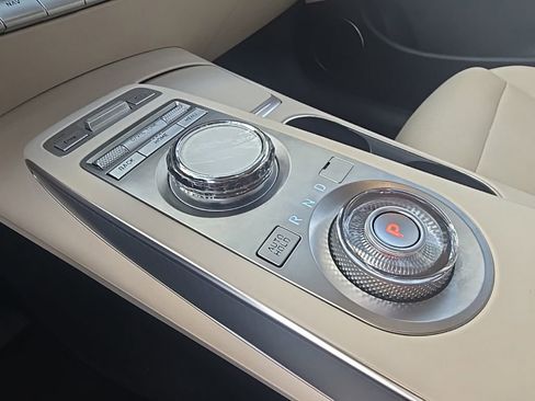 Used 2023 Genesis GV70 2.5T w/ Select Package image 15