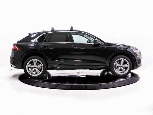 Used 2022 Audi Q8 Premium Plus image 8