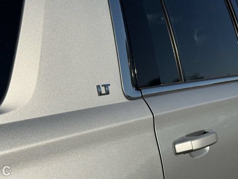 Used 2020 Chevrolet Suburban LT RWD image 14