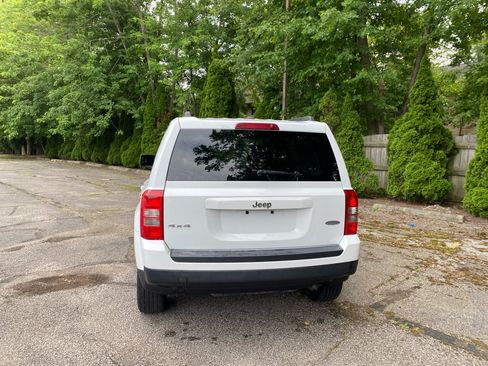 Used 2015 Jeep Patriot Latitude AWD/4WD image 4