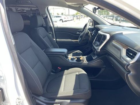 Used 2023 GMC Acadia SLE w/ Driver Convenience Package FWD image 27