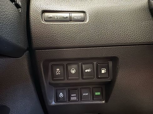 Used 2019 Nissan Rogue SV w/ Sun & Sound Touring Package AWD/4WD image 39