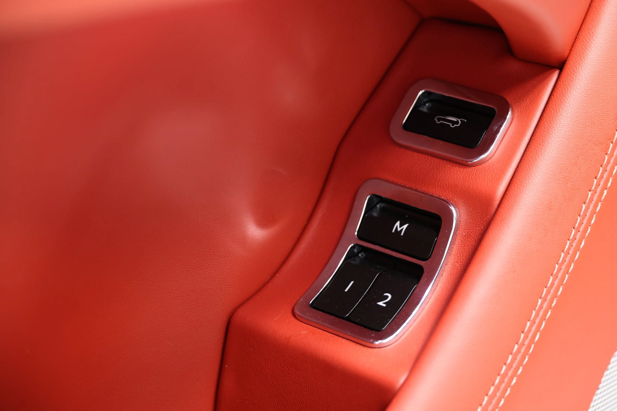 Used 2022 Bentley Bentayga AWD/4WD image 12