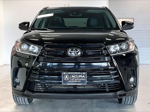 Used 2019 Toyota Highlander SE image 6