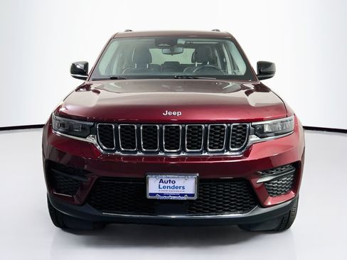 Used 2023 Jeep Grand Cherokee Laredo AWD/4WD image 2