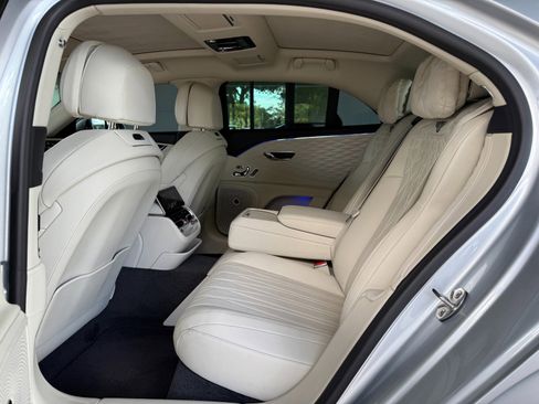 Used 2022 Bentley Flying Spur W12 image 22