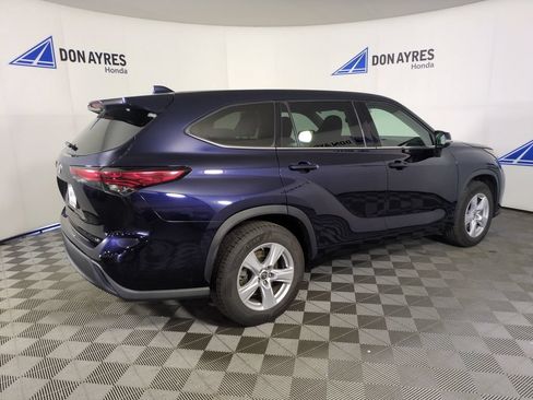 Used 2020 Toyota Highlander LE FWD image 7
