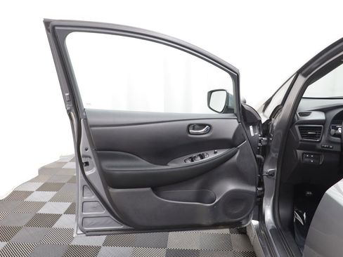 Used 2023 Nissan Leaf S image 5