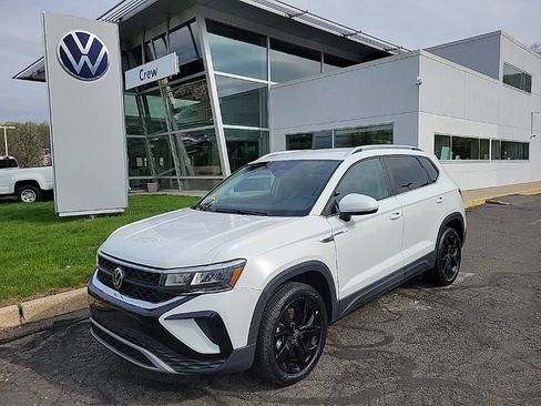 Used 2022 Volkswagen Taos SE w/ Driver Assistance Package image 1