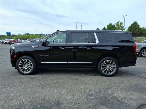 Used 2023 GMC Yukon XL Denali w/ Max Trailering Package AWD/4WD image 7