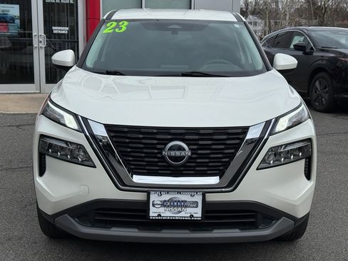 Used 2023 Nissan Rogue SV image 2