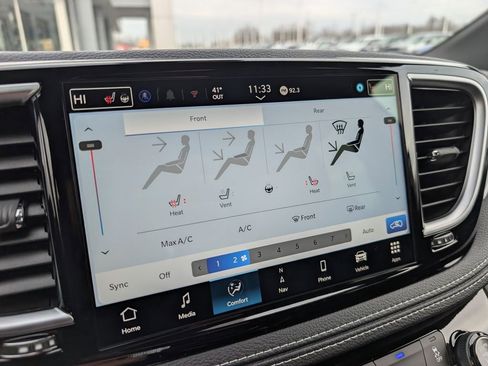 New 2026 Chrysler Pacifica Limited w/ S Appearance Package image 26