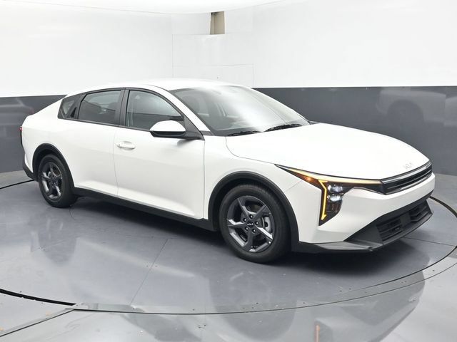 Used 2025 Kia K4 FWD image 2