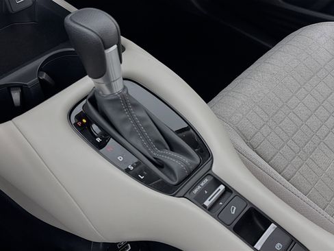 Certified 2023 Honda HR-V LX image 16