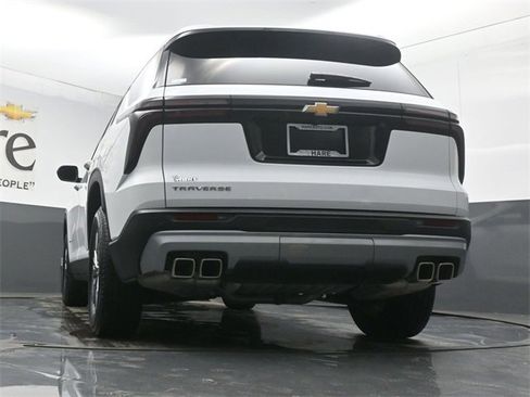 Used 2025 Chevrolet Traverse LT image 52
