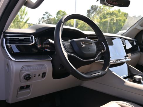 Used 2022 Jeep Wagoneer Series II w/ Premium Group I RWD image 13