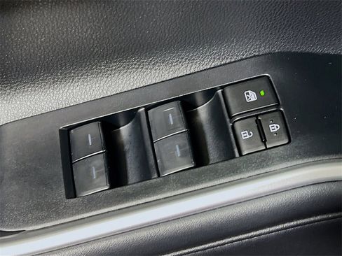 Certified 2024 Toyota Highlander XSE image 17