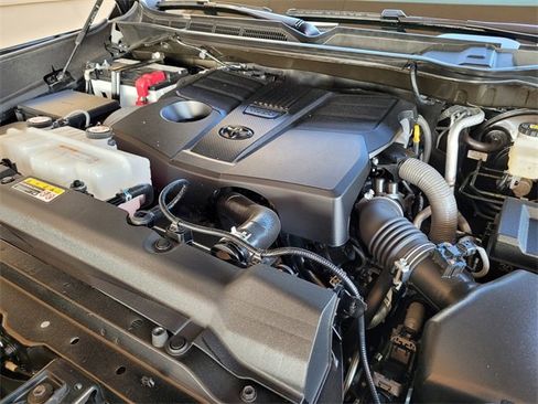 Used 2025 Toyota Tundra Limited image 34