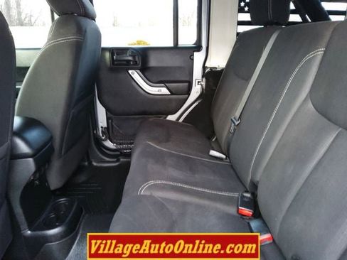 Used 2014 Jeep Wrangler Unlimited Rubicon w/ Connectivity Group image 20