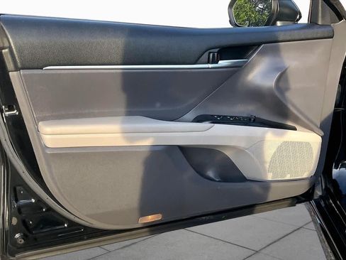 Used 2019 Toyota Camry SE FWD image 21